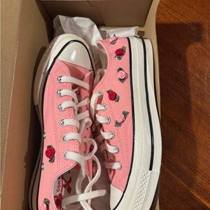 Converse Pink Floral Low-Top Woman’s Sneaker’s